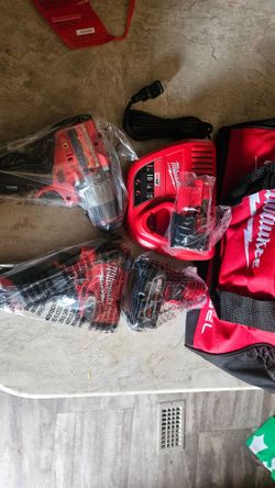 12v drils  set milwaulkee