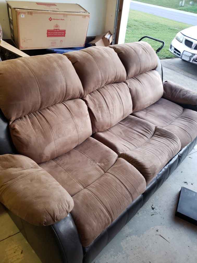 3 Pc Sectional  Coach With Pull Out Bed Only Used Twice And Table.