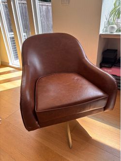 Lounge seat / chair pier1import brown