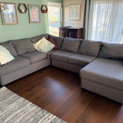 Sectional / couch / Chase Lounge 