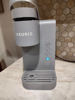 KEURIG SINGLE CUP COFFEE BREWER (6/8/10 OUNCE)