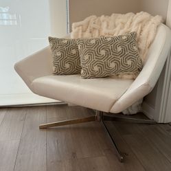 Luxury Lounge Chair MUST GO