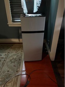 Mini fridge