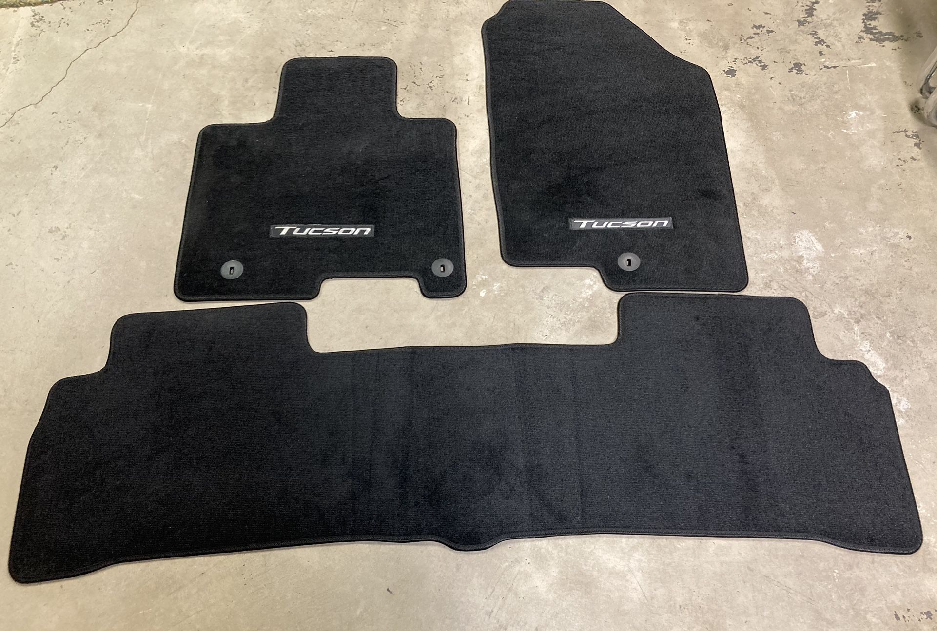 *FOR SALE/OBO-Brand New Never Used OEM Hyundai Tucson Mats