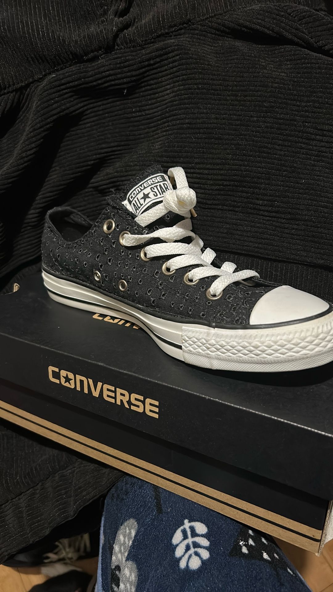 Converse Size 7.5 Black chuck taylor ox