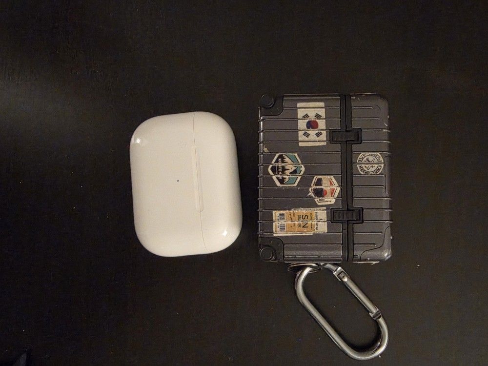 Apple air pod pro2 + apple watch ultra 2 items