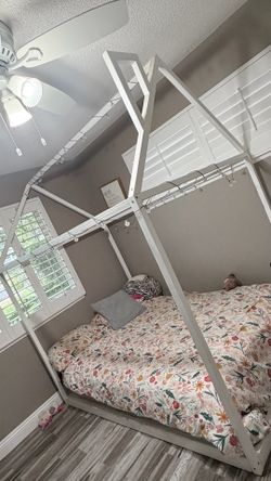 Kids canopy bed