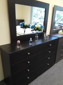 Dresser with mirror