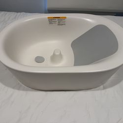 Lalo bathtub