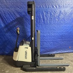 2018 Crown Electric Pallet Stacker SX3000-40 - 2