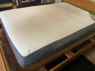 Ashley-Sleep Augusta Memory Foam Full size mattress + full size box spring.