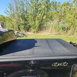 Six foot trifold soft tonneau cover