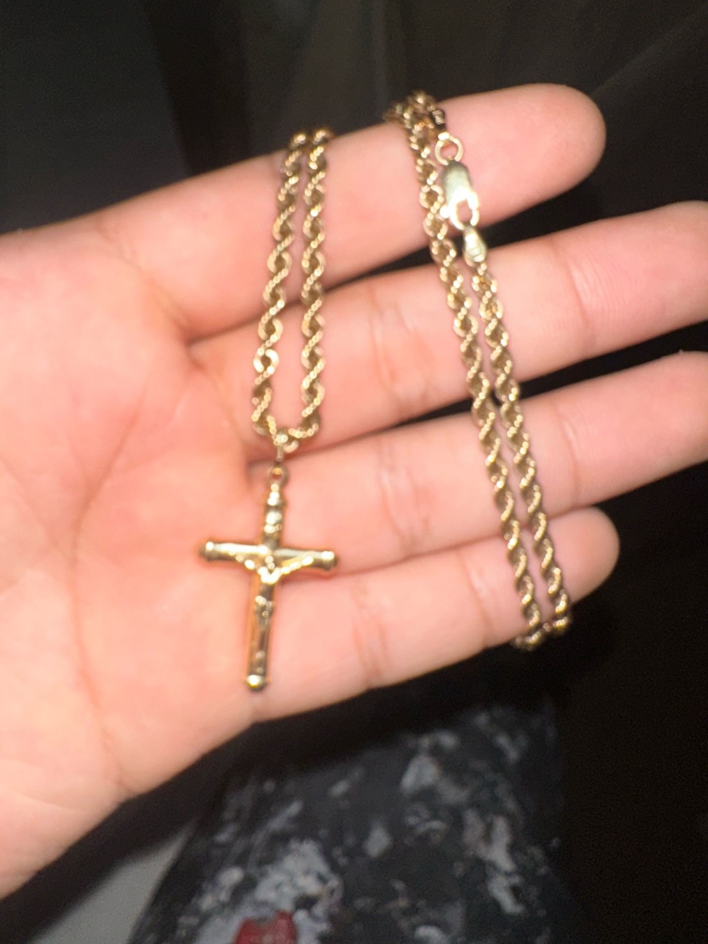 22inch 3mm rope chain with cross sold 14kt gold 20 grams