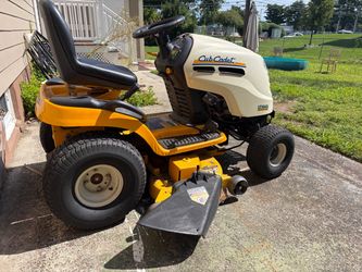 Riding lawnmower