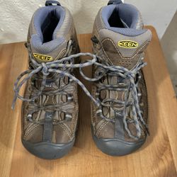 Woman’s Hiking Boots