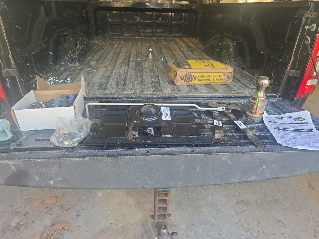 2015 Ram 3500 Reg Cab Tradesman V8 Flatbed W/Gooseneck Hitch Work Truck