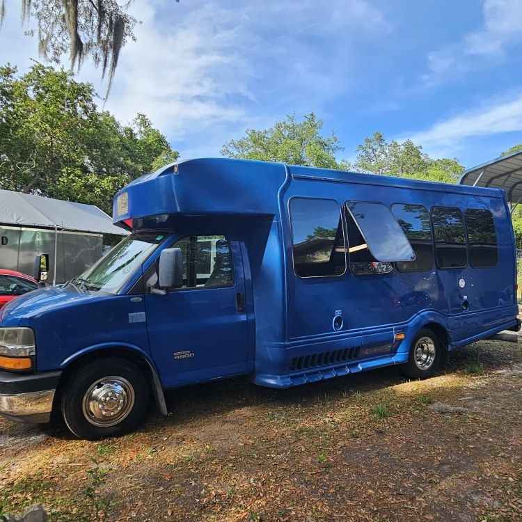 2014 4500 Chevy RV Conversion Shuttle Bus 