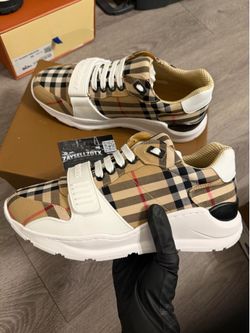 Burberry Sneakers👟 Size 8 US‼️