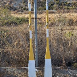 25 foot 4 inch wood. Oars.