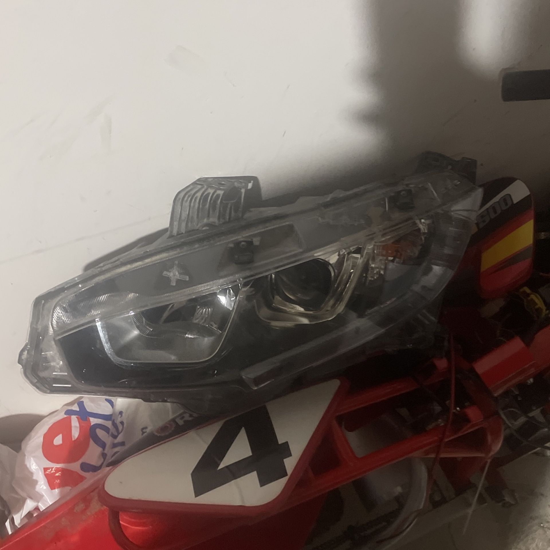 2018 Civic Headlight