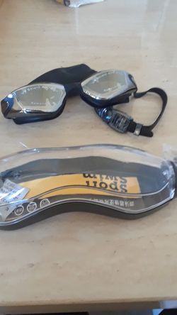 Swim goggles