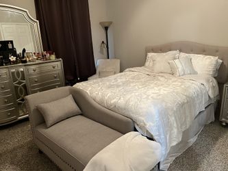 Brand NEW Queen Bedroom Set!!!