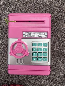 Piggy bank with digital lock