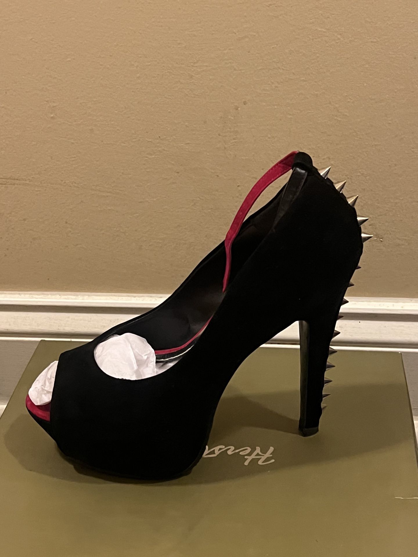 8.5 Heels For 5dollars