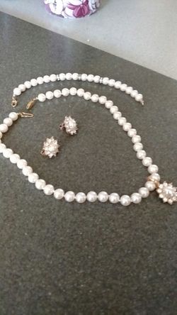 Three pc.necklace set