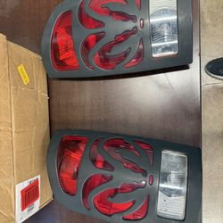 2005 Dodge Ram 1500 OEM tail Lights 