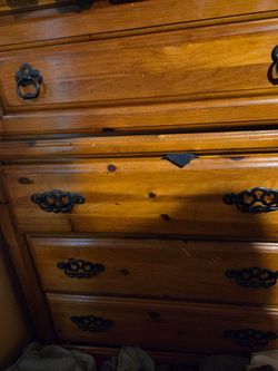 Solid wood chest of drawers