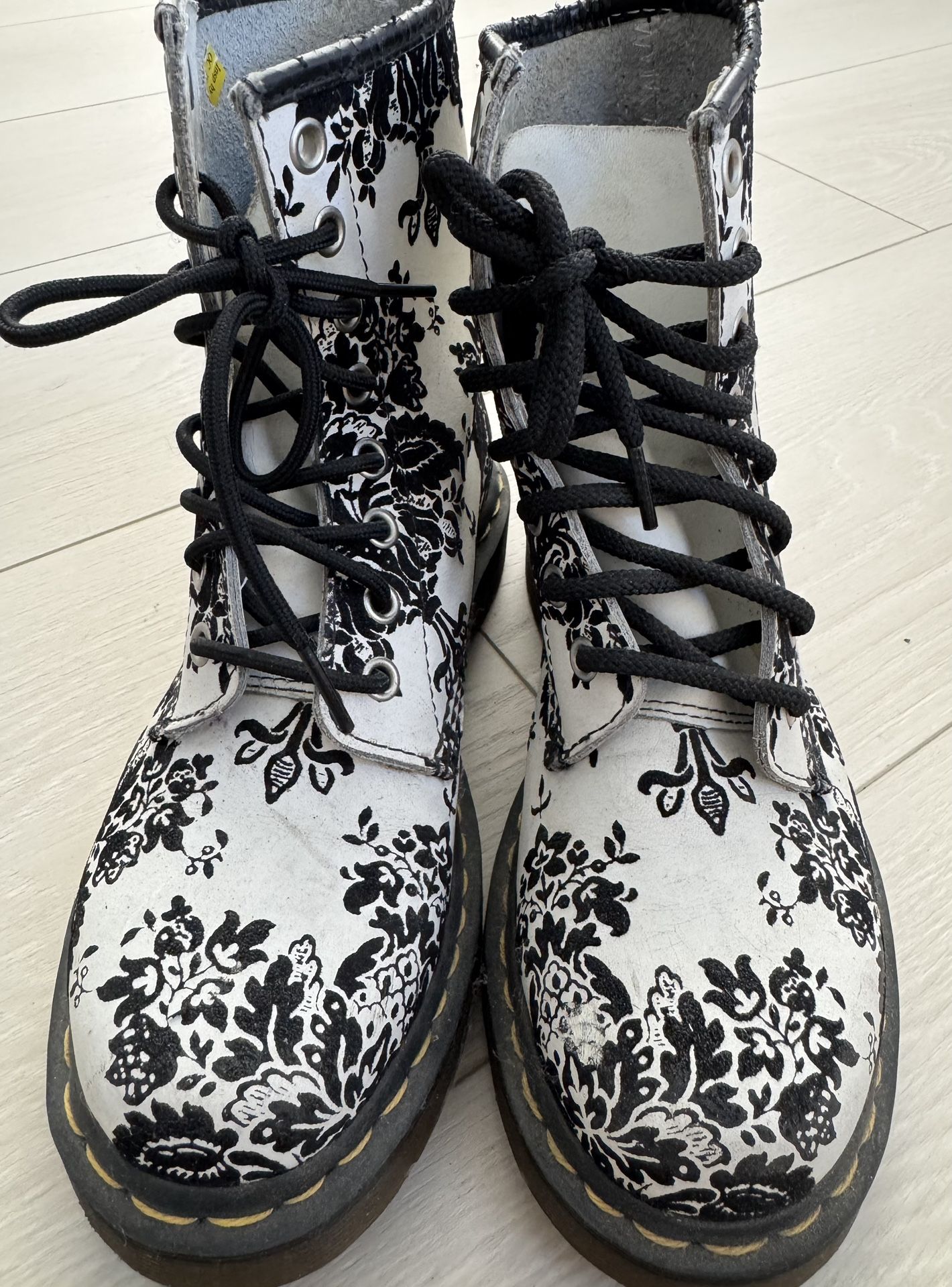 Dr. Martens Doc Martens Boot Size 6