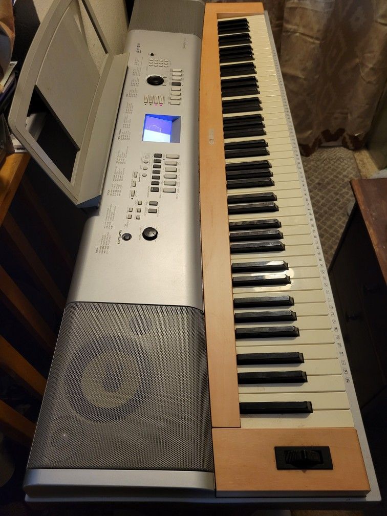Yamaha DGX620 Portable Grand Keyboard