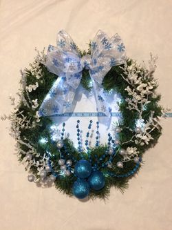 Pre-lit Christmas wreath