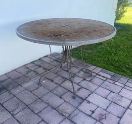 Iron Mesh Outdoor Round Dining Table