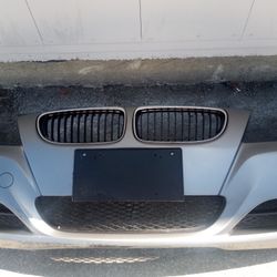 2009-2011 Bmw 3 Series Sedan Complete Front Bumper With Grills And Fog Lights And Accessories Oem.