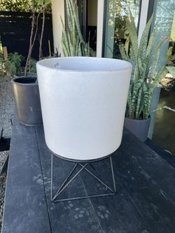 Planter + Stand (white Planter) (black Stand)