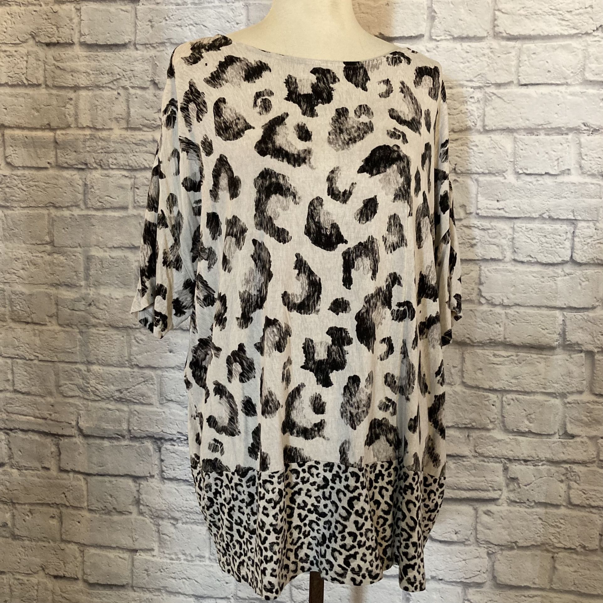 CJ BANKS Leopard Tunic Top