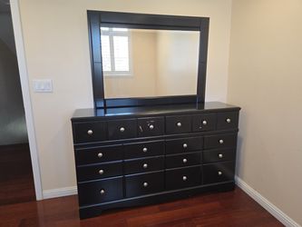 B271-31 Ashley Furniture Shay