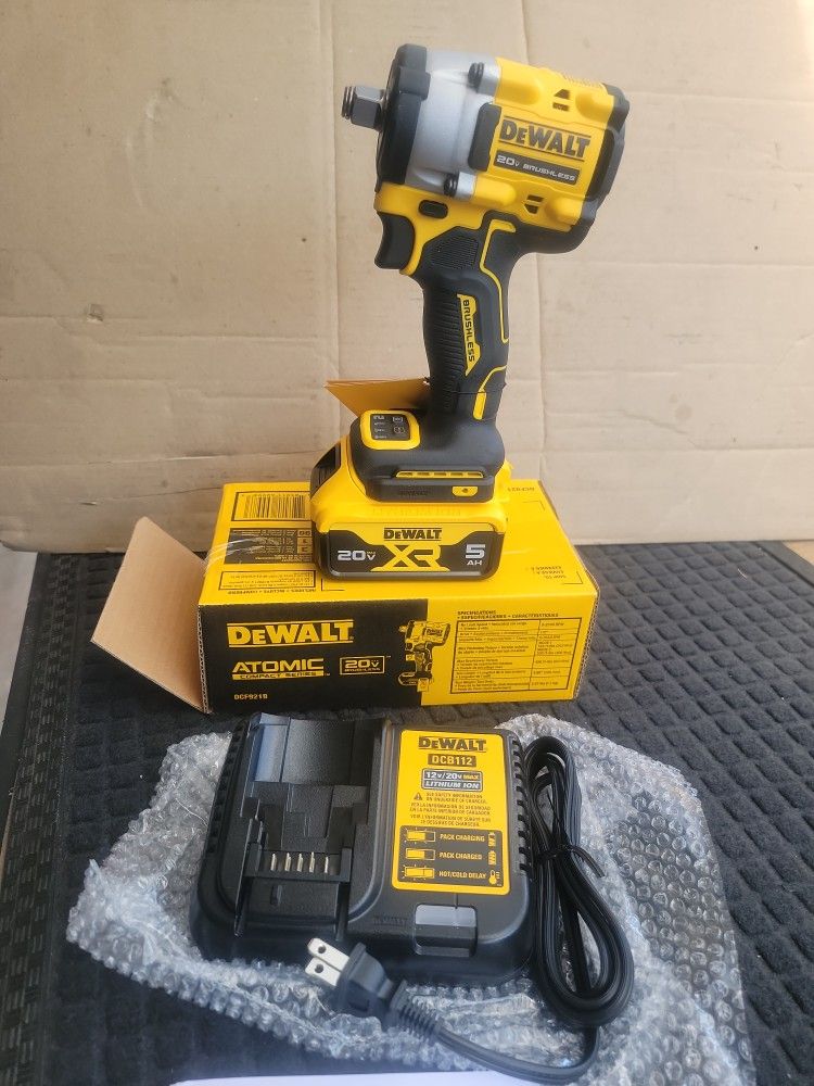 DEWALT ATOMIC 20V MAX LITHIUM-ION CORDLESS BRUSHLESS 1/2-IN IMPACT WRENCH KIT WITH HOG RING ANVIL 5.0 AH BATTERY AND CHARGER INCLUDED 