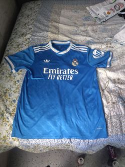 REAL MADEID BKUE AWAY JERSEY