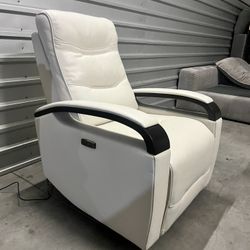 Canmore Leather Power Recliner with Power Headrest - 🚚 DELIVERY AVAILABLE ✅
