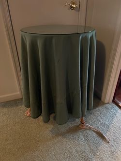 Round Accent / Decorator Table with Glass Topper