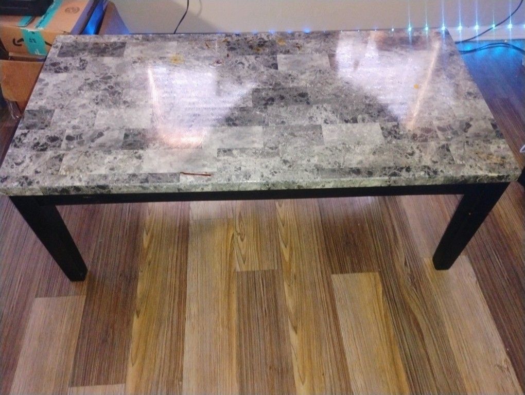 Coffee Table(O. K. Condition