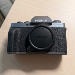 Fujifilm X-T200 (body only)