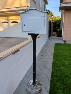 Freestanding Modern Mailbox & Post