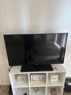 TV in good condition includes a chromecast