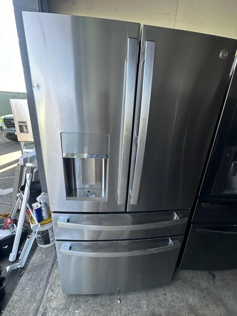 GE PROFILE STAINLESS STEEL 4 DOOR REFRIGERATOR small Dent