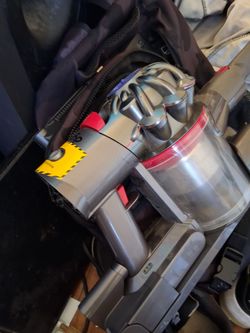 Dyson V7 vacuum with attachments
