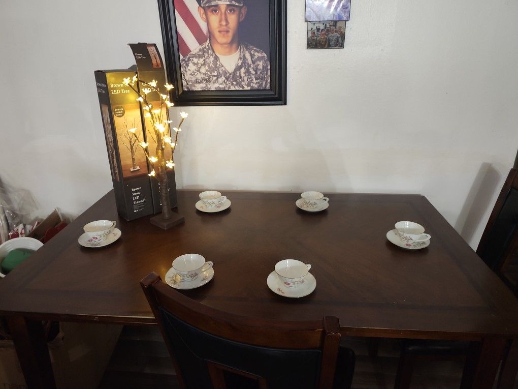 Table Dinner Is A Little Dameg END The Cher.
